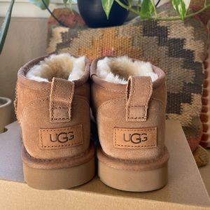 Classic Ultra Mini -  Chestnut - Womens size 7